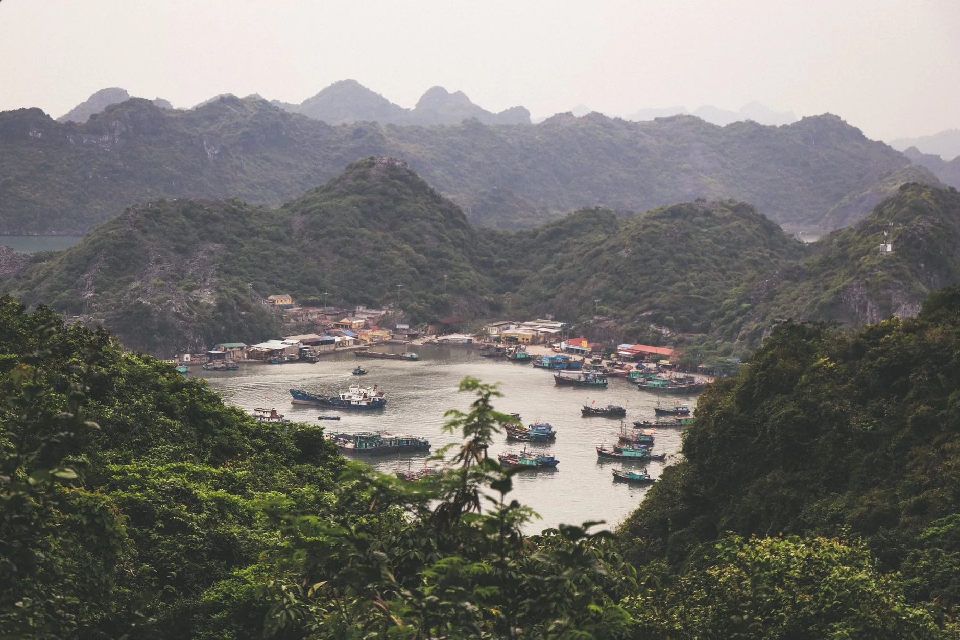 L'île de Cat Ba : une alternative à terre
