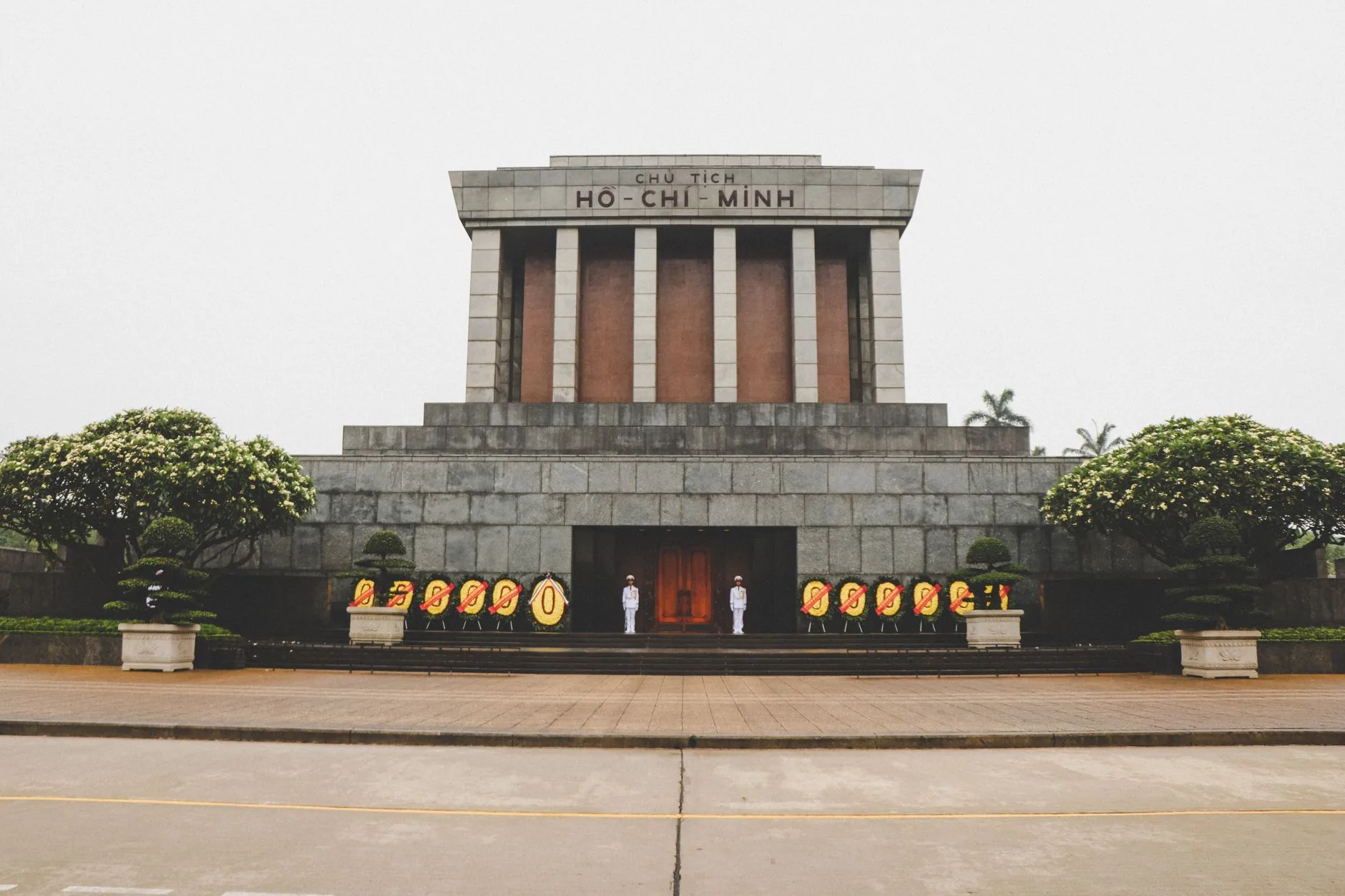 Ba Đình : le mausolée, la pagode au pilier unique et la citadelle